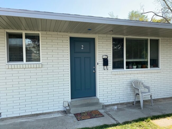 Building Photo - 422 E Emerson Ave
