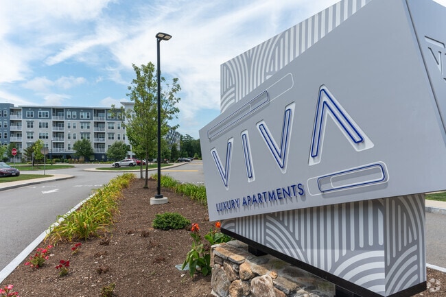 Viva Lakeshore Sign