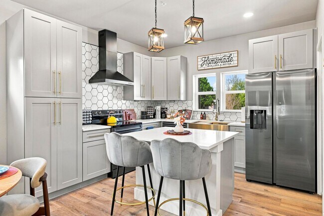Photo - 1823 Burnet St Unit 102