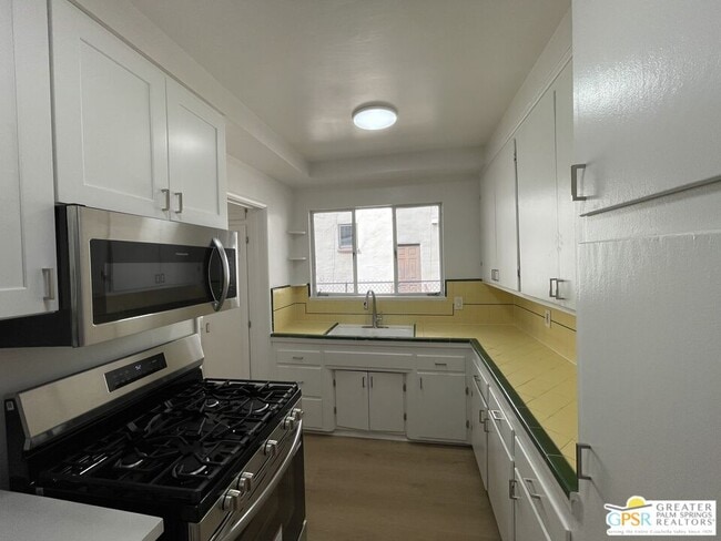 Building Photo - 1057 S Genesee Ave