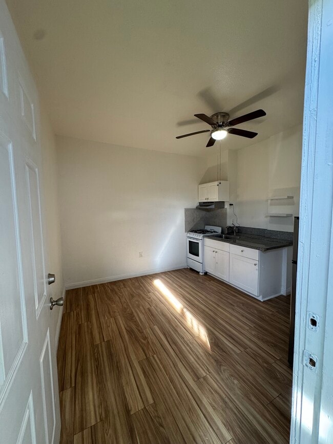 Building Photo - 8710 Avalon Blvd Unit 1