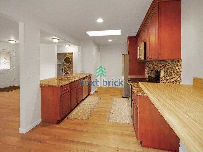 Photo - A beautiful 4 bed and 2 bathroom house for...