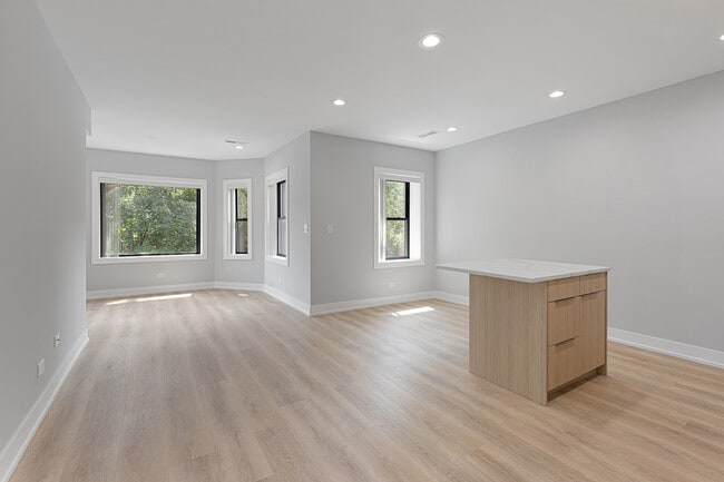 Photo - 1548 W Juneway Terrace Unit 2A