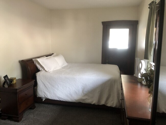 Photo - 471 E 300 S