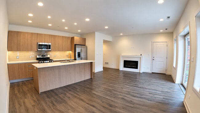 8467 W Grand Ave