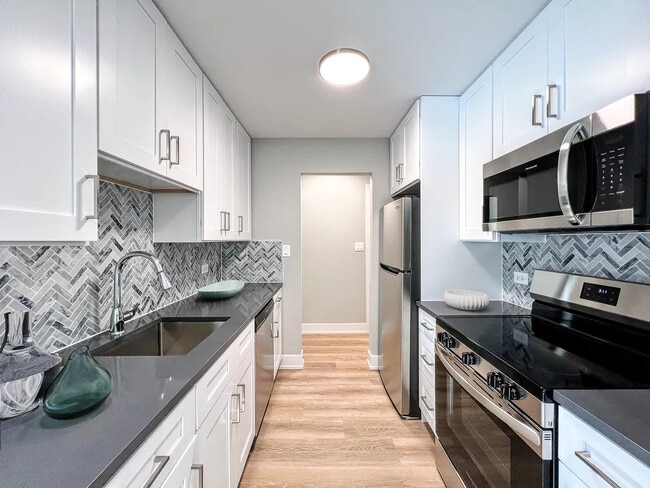 Photo - 520 W Aldine Ave