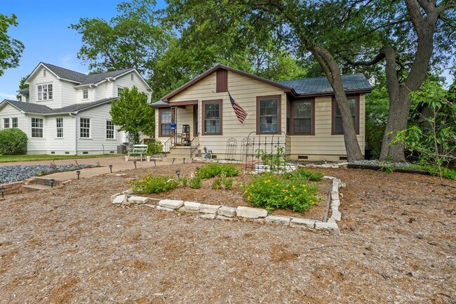 Photo - 3206 Kerbey Ln