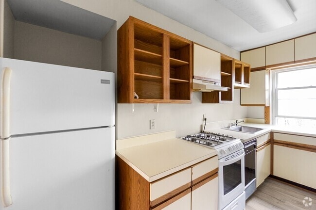 Building Photo - 1107 E Genesee St Rental