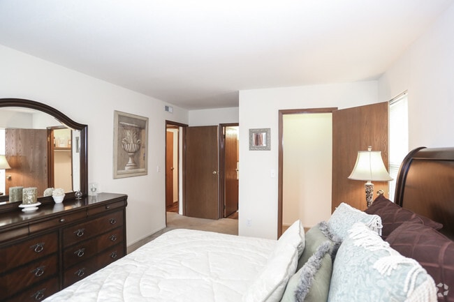 Eaglerock Village Apartments