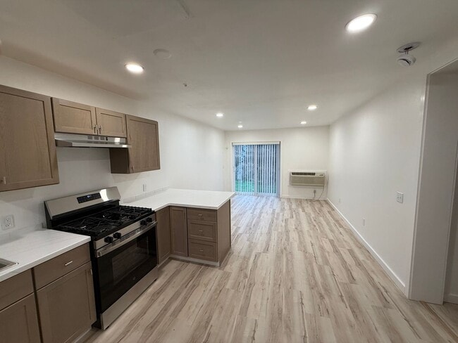 Building Photo - Newly Remodeled | All Utilities Included | AC + Heat | Move-In Ready Unit Apt 1