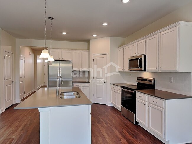 Photo - 630 Rivermist Dr