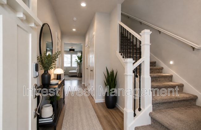 6834 N 89th Loop