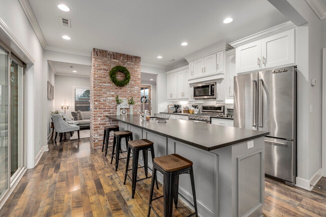 Photo - 618 W Poplar St