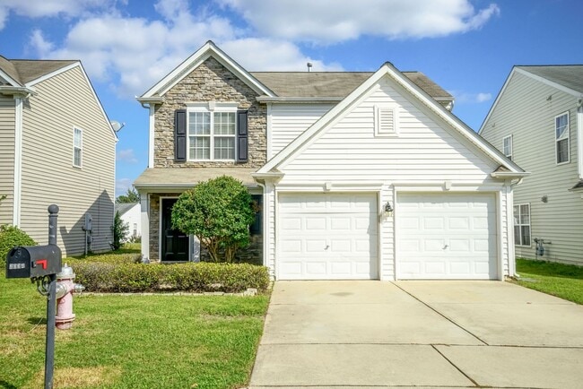 Single Family | Back Patio | Two- Car Gara... - Single Family | Back Patio | Two- Car Gara... Casa