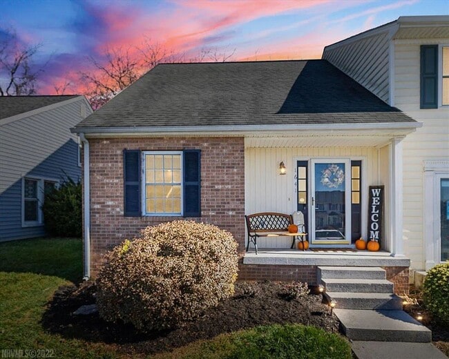 Building Photo - 1641 York Dr NW