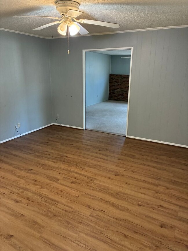 Photo - 200 Robin Way