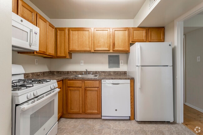 1 BR, 1 BA - 700 SF