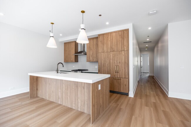 Photo - 1610 W Grand Ave