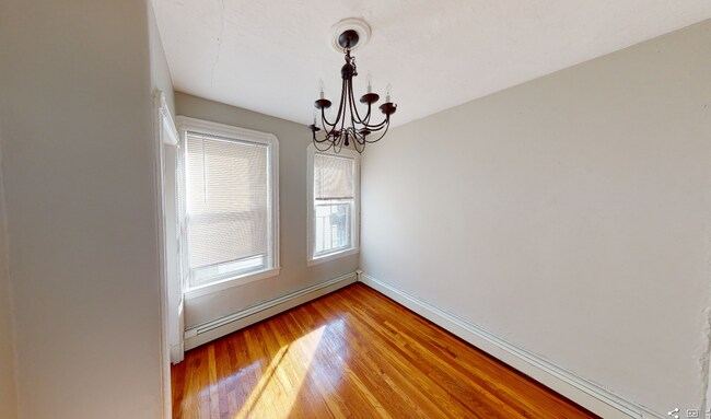 Building Photo - 564 Green St Rental