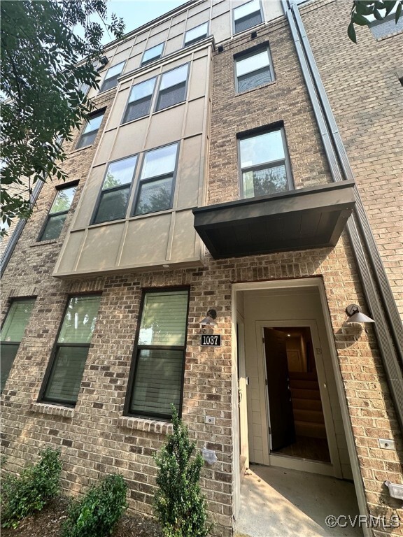 Photo - 1021 N Lombardy St Townhome