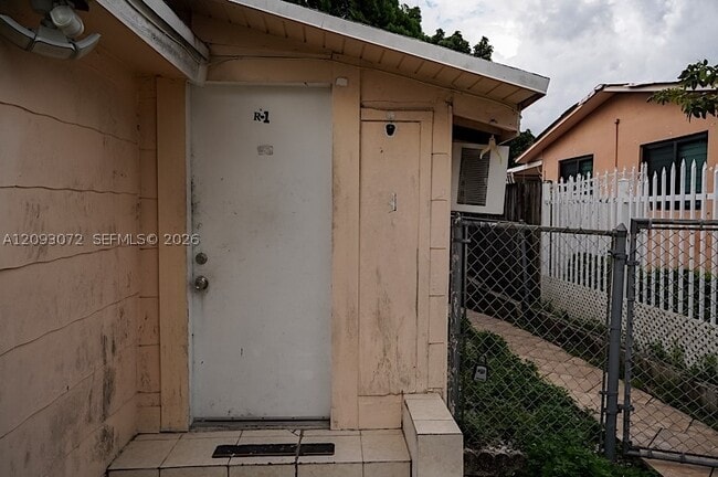 3438 SW 2nd St Unit R1