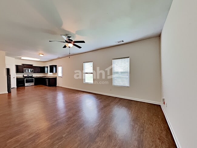 Photo - 350 Scotland Dr