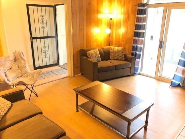 Photo - 332 Ophelia St Unit House