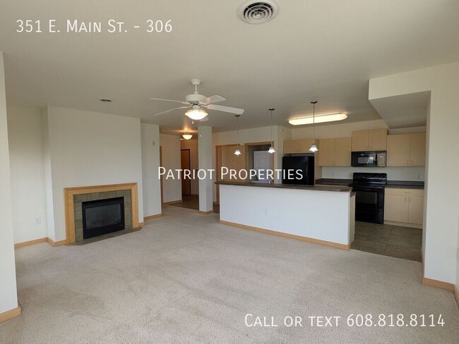 1 BED / 1 BATH W/FIREPLACE IN DOWNTOWN SUN... - 1 BED / 1 BATH W/FIREPLACE IN DOWNTOWN SUN... Apartment Unit 306