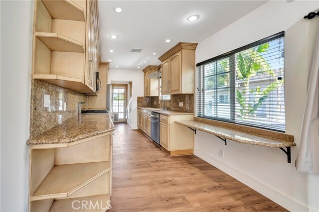 Photo - 16707 Moorpark St