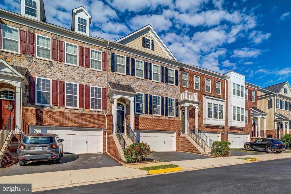 Photo - 20637 Erskine Terrace