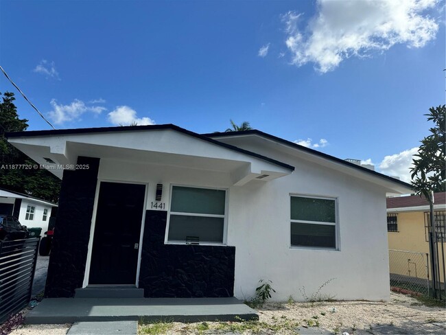 Building Photo - 1445 NW 34th St Unit 1445 Rental