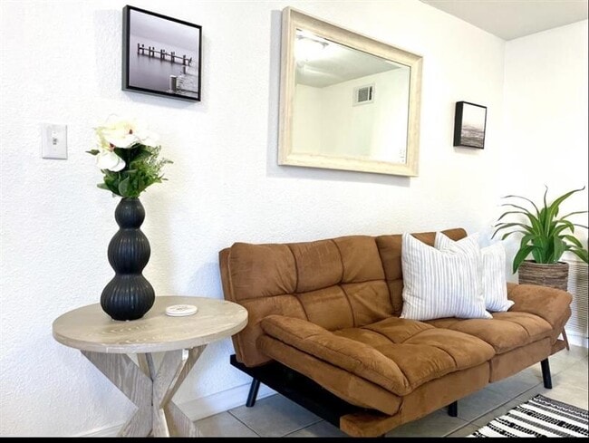 Building Photo - 2575 S Himes Ave Unit A Downstairs