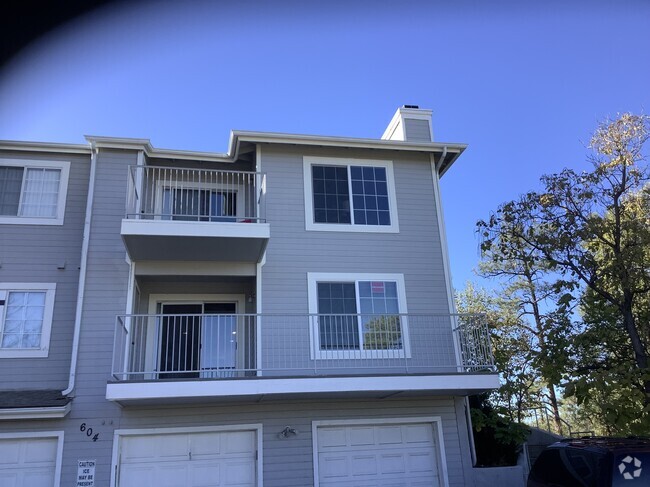Building Photo - 604 N Bagby Dr Unit D Rental