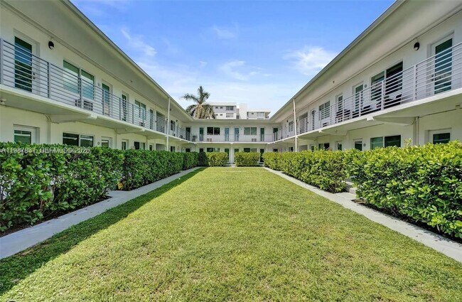 Building Photo - 9270 E Bay Harbor Dr Unit 10B