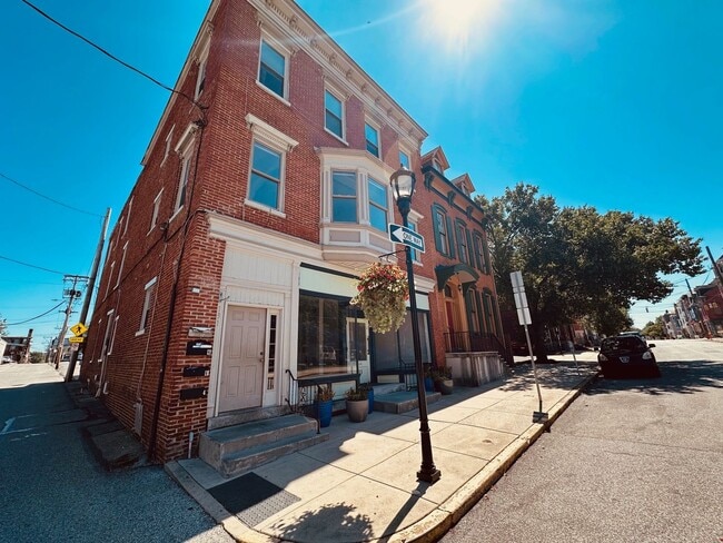 Building Photo - 131 S Duke St Unit 131 S Duke St 1