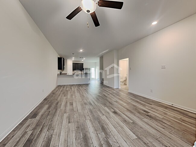 Photo - 1211 Treeta Trail