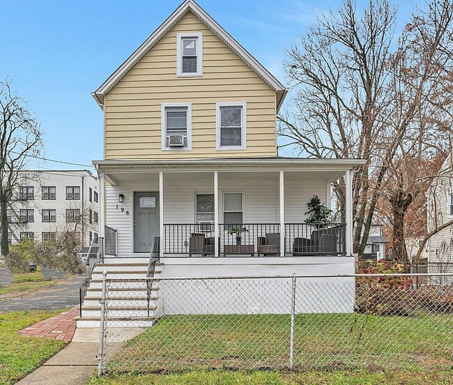 Building Photo - 196 2nd St Unit 1