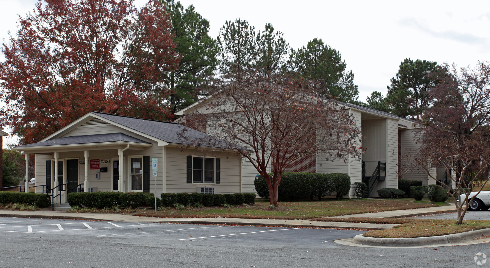Clayton Manor - Clayton Manor Apartments