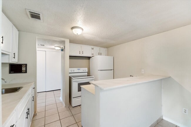Photo - 15919 Golf Club Dr Unit 112