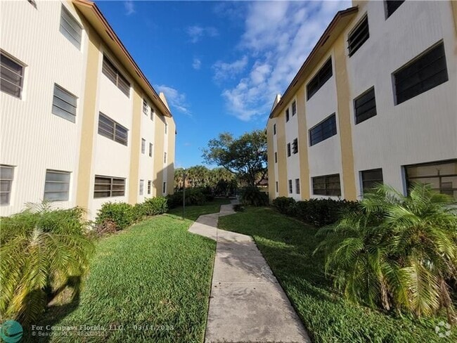 Building Photo - 2027 Coral Ridge Dr Rental
