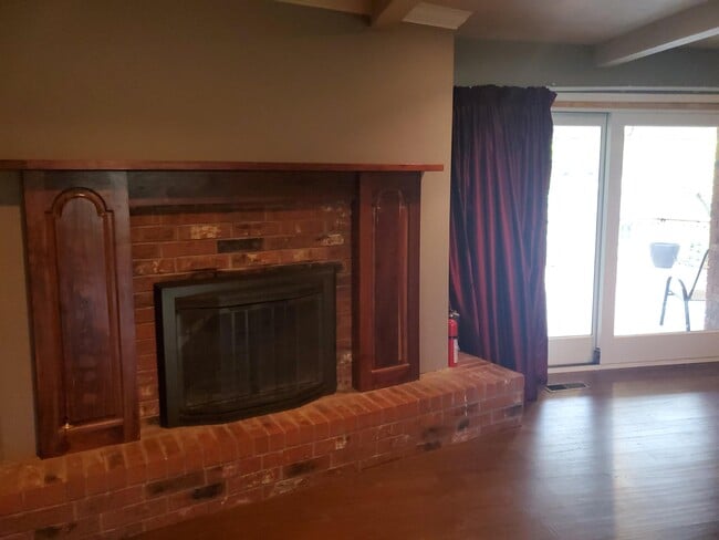 Photo - 912 E 10th St