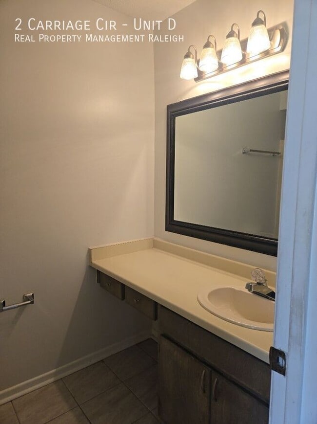 Photo - 2 Carriage Cir Unit D