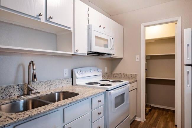 2 habitaciones, 1 baño - 800 pies cuadrados - Willow Wood Apartments