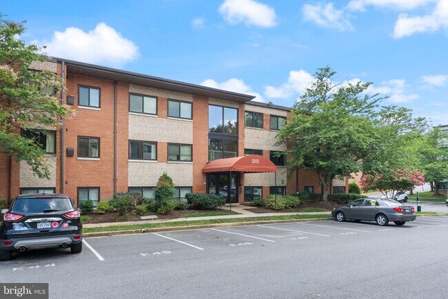 Building Photo - 3312 S 28th St Unit 303