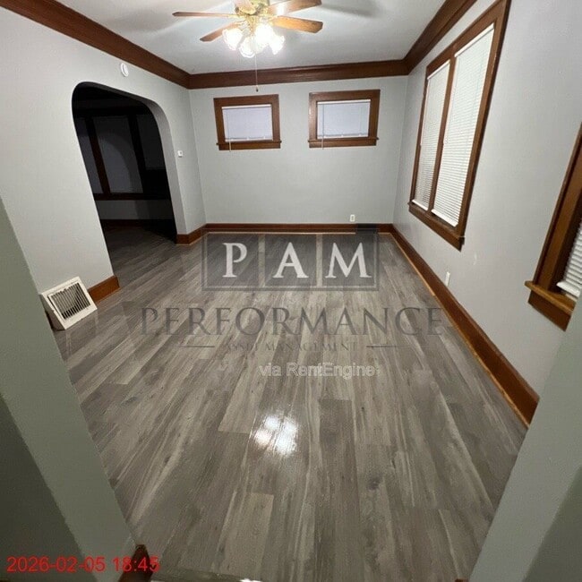 Photo - 1909 Thurston Ave