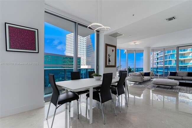 Photo - 200 Biscayne Boulevard Way