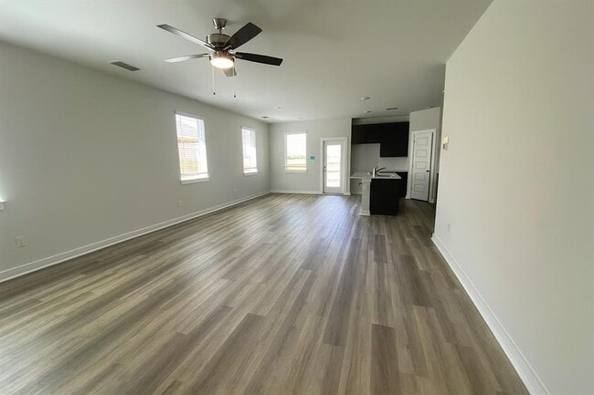 Photo - 201 Banff Dr