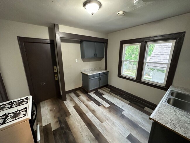 Photo - 2162-2164 N 41st St. (Duplex) Unidad 2164 Upper