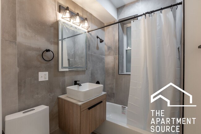 Photo - 2943 N Gresham Ave Unit 1F