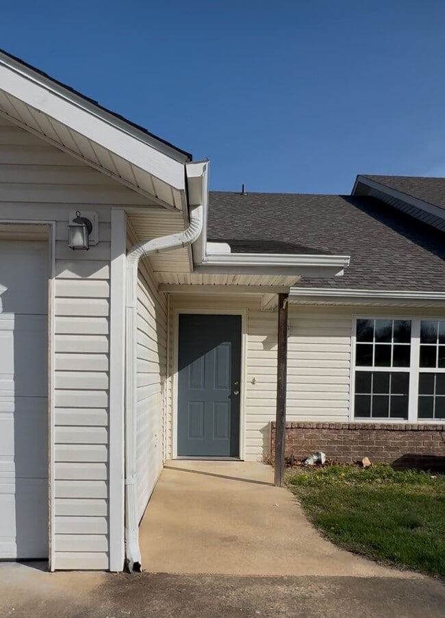 Building Photo - 955 A Unit 1